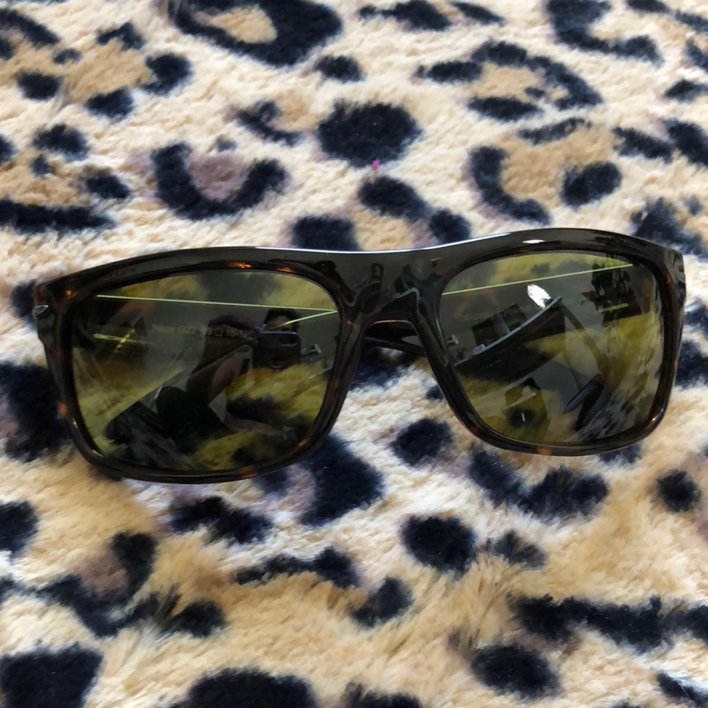Never before worn women’s Callawy golf sunglasses